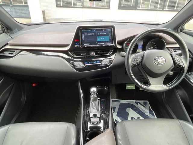 TOYOTA C-HR 2017 Image 31