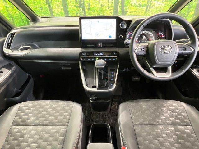 TOYOTA VOXY 2022 Image 31