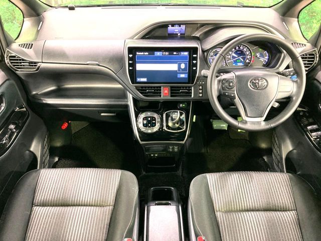 TOYOTA VOXY HYBRID 2019 Image 31