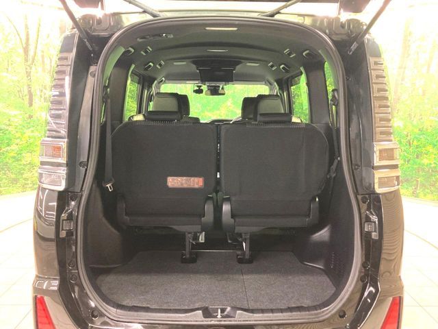 TOYOTA VOXY HYBRID 2019 Image 31