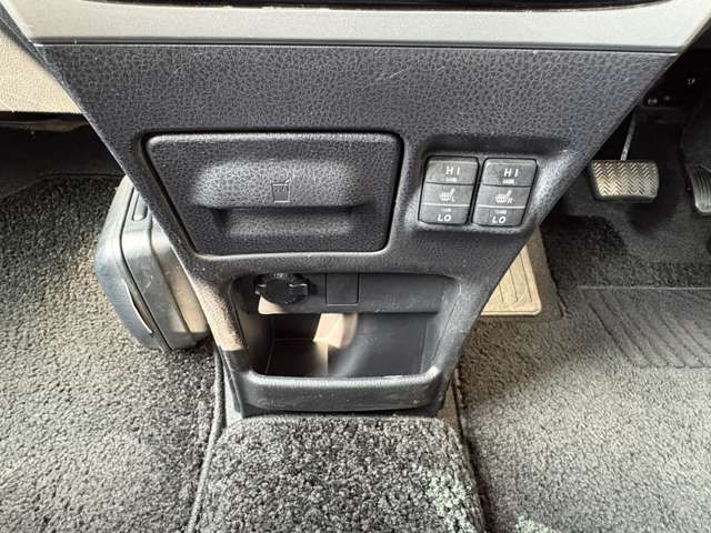 TOYOTA ESQUIRE HYBRID 2015 Image 31