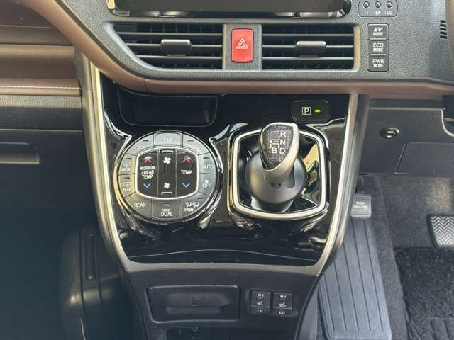 TOYOTA ESQUIRE HYBRID 2015 Image 31