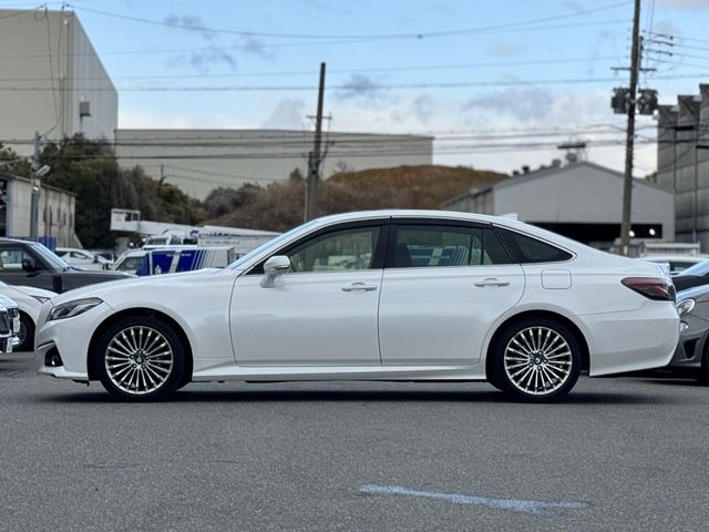 TOYOTA CROWN SEDAN HYBRID 2022 Image 31