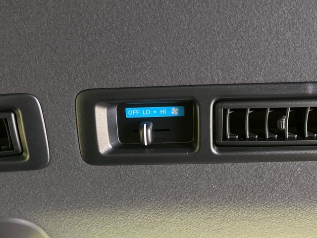 TOYOTA HIACE VAN 2WD 2025 Image 31