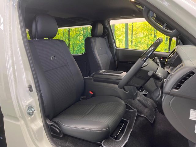 TOYOTA HIACE VAN 2WD 2025 Image 31