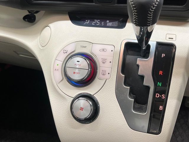 TOYOTA SIENTA 2017 Image 31