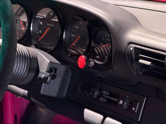 PORSCHE 911 1992 Image 31