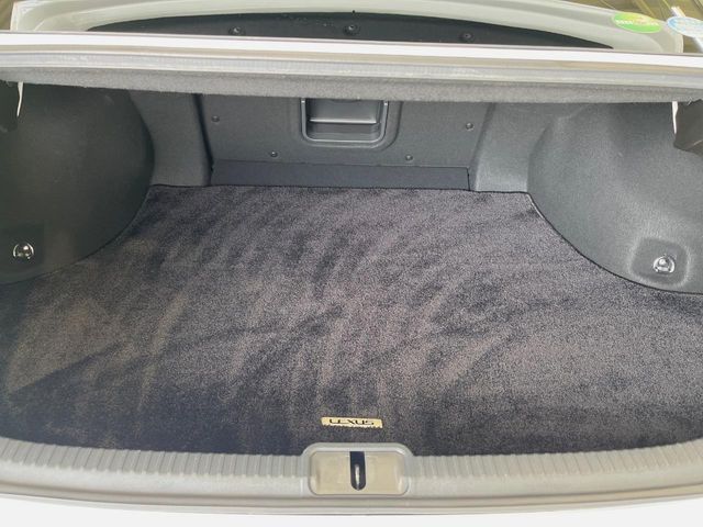 TOYOTA LEXUS ES300H 2019 Image 31