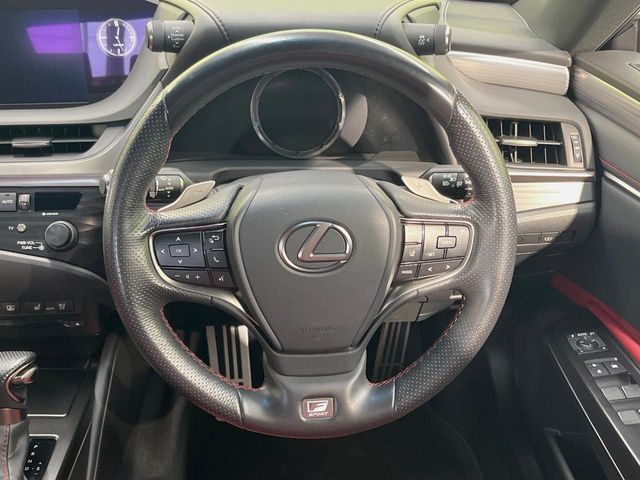 TOYOTA LEXUS ES300H 2019 Image 31