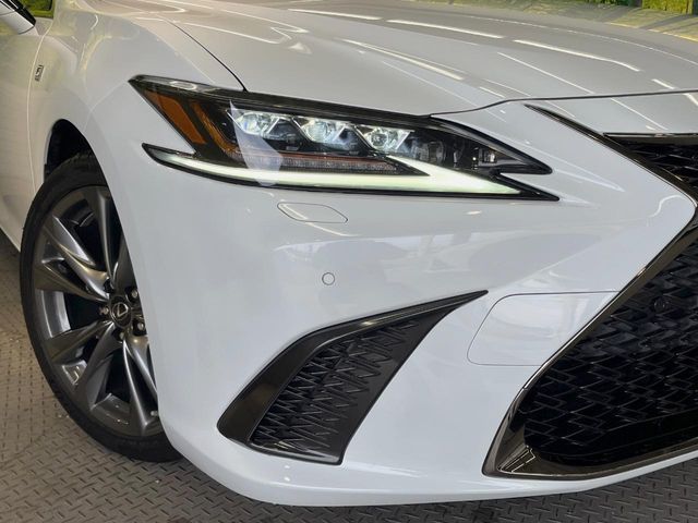 TOYOTA LEXUS ES300H 2019 Image 31