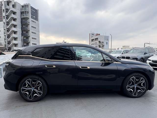 BMW IX 2023 Image 31