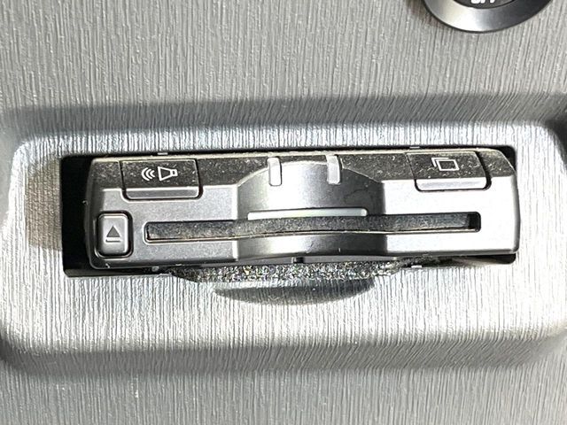 TOYOTA PRIUS ALPHA 2011 Image 31