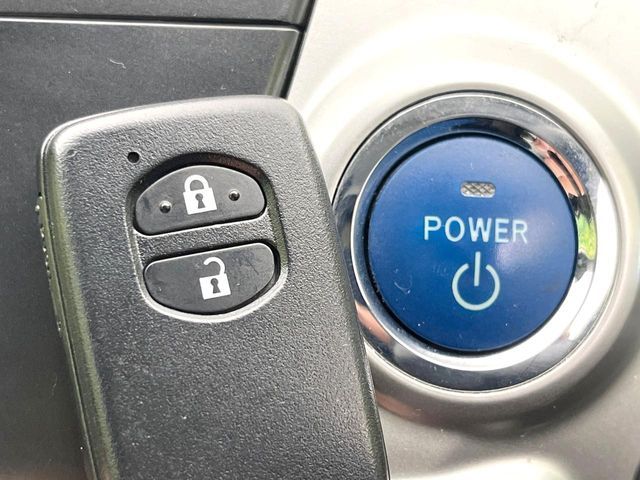 TOYOTA PRIUS ALPHA 2011 Image 31