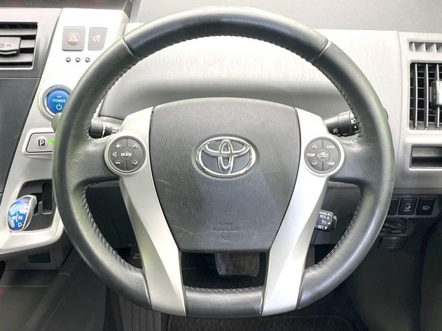 TOYOTA PRIUS ALPHA 2011 Image 31