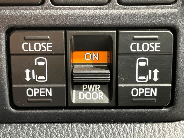 TOYOTA VOXY 2019 Image 31