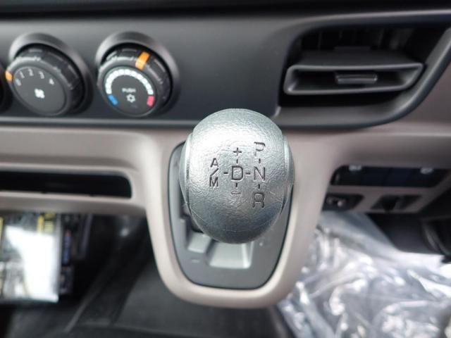 MITSUBISHI CANTER 2025 Image 31