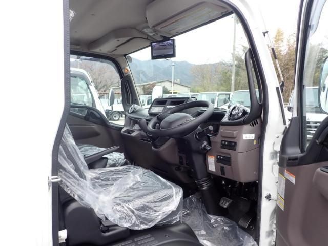 MITSUBISHI CANTER 2025 Image 31