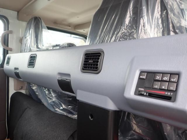 MITSUBISHI CANTER 2025 Image 31