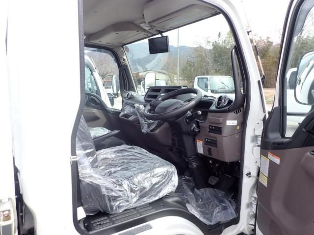 MITSUBISHI CANTER 2025 Image 31