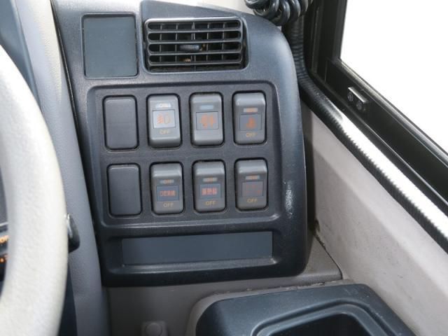 ISUZU GALA MIO 2015 Image 31