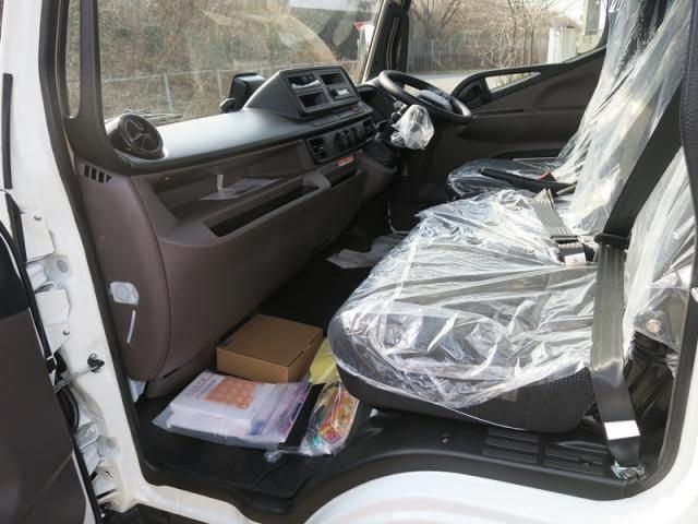 MITSUBISHI CANTER 2026 Image 31