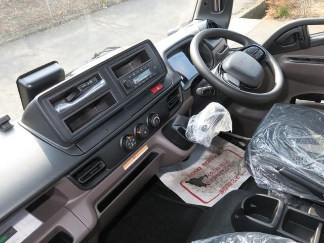 MITSUBISHI CANTER 2026 Image 31