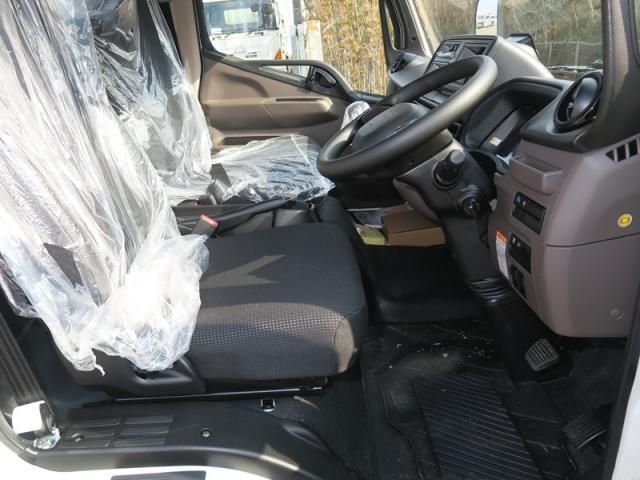 MITSUBISHI CANTER 2026 Image 31