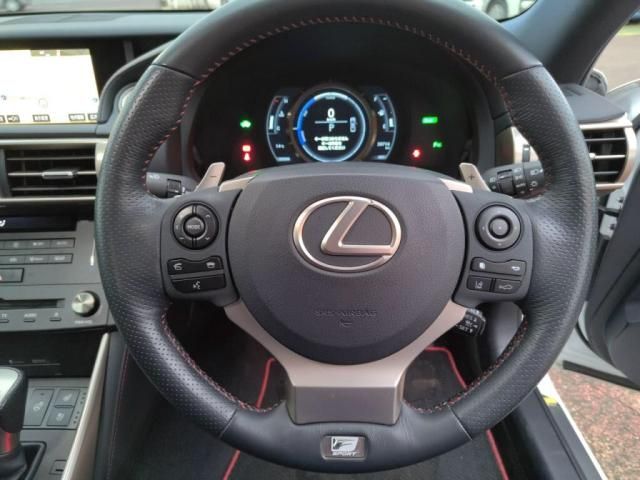 TOYOTA LEXUS IS300H 2015 Image 31