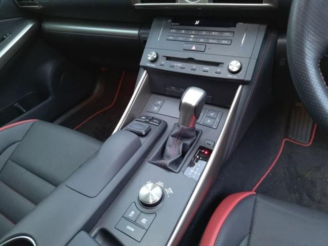 TOYOTA LEXUS IS300H 2015 Image 31