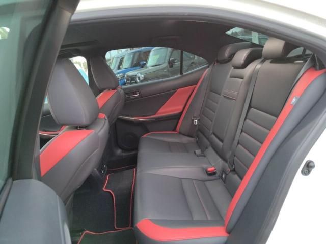 TOYOTA LEXUS IS300H 2015 Image 31