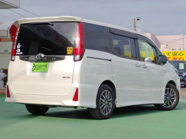 TOYOTA NOAH 2017 Image 31