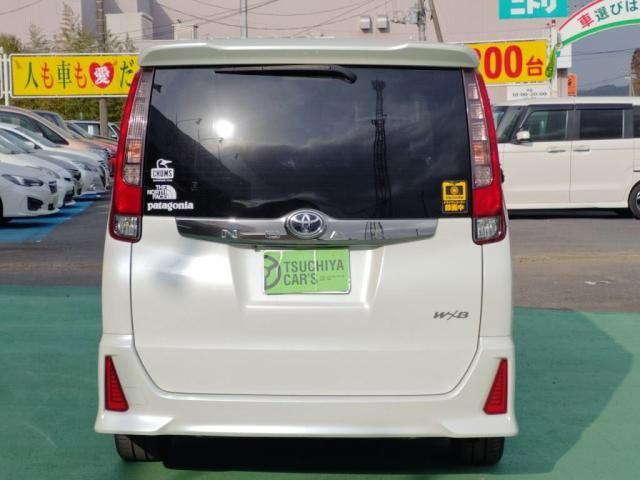TOYOTA NOAH 2017 Image 31