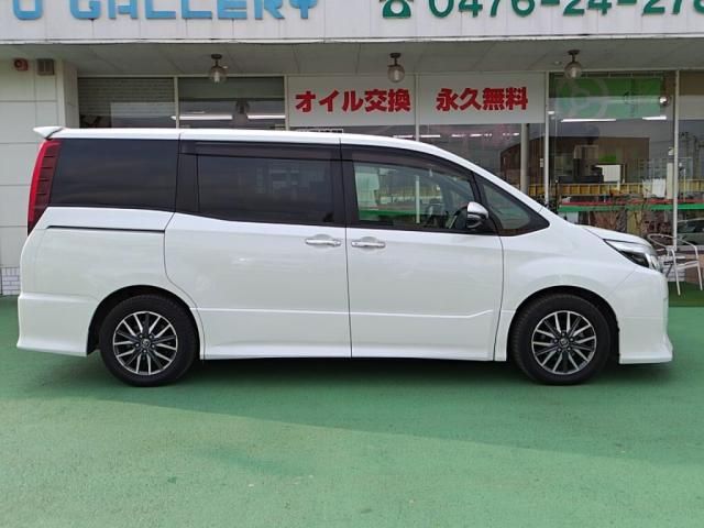 TOYOTA NOAH 2017 Image 31