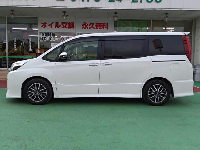 TOYOTA NOAH 2017 Image 31