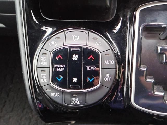 TOYOTA NOAH 2017 Image 31