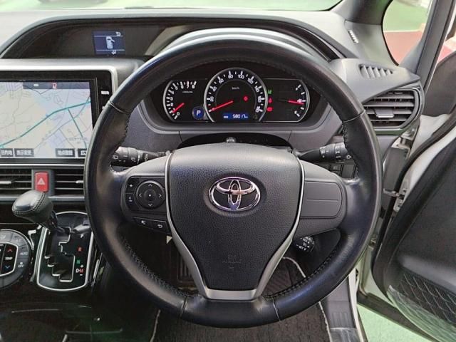 TOYOTA NOAH 2017 Image 31