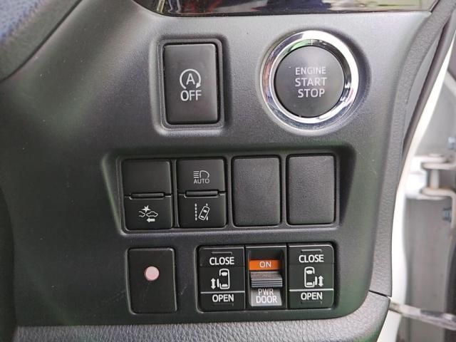 TOYOTA NOAH 2017 Image 31