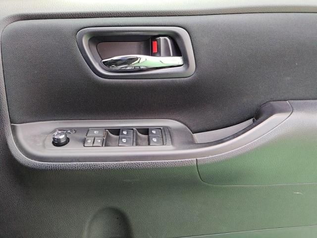 TOYOTA NOAH 2017 Image 31