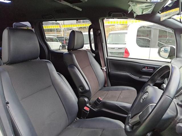 TOYOTA NOAH 2017 Image 31