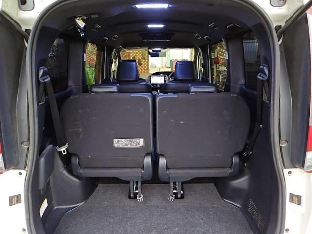 TOYOTA NOAH 2017 Image 31