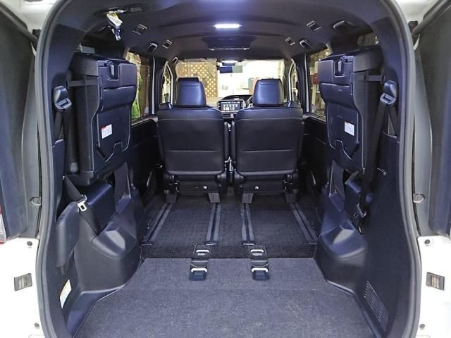 TOYOTA NOAH 2017 Image 31