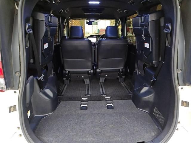 TOYOTA NOAH 2017 Image 31