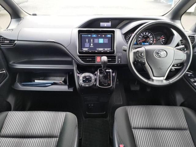 TOYOTA VOXY 2017 Image 31