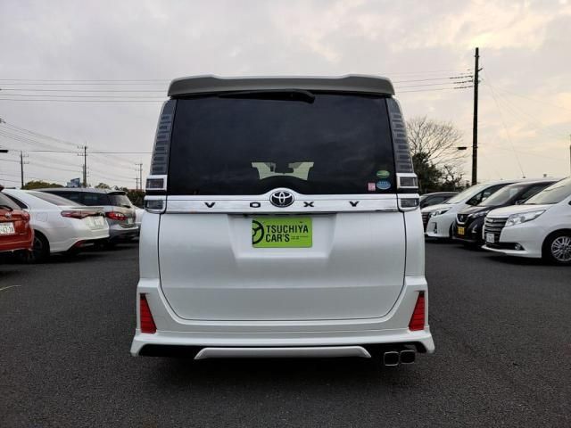 TOYOTA VOXY 2017 Image 31