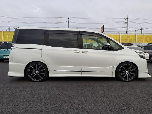 TOYOTA VOXY 2017 Image 31