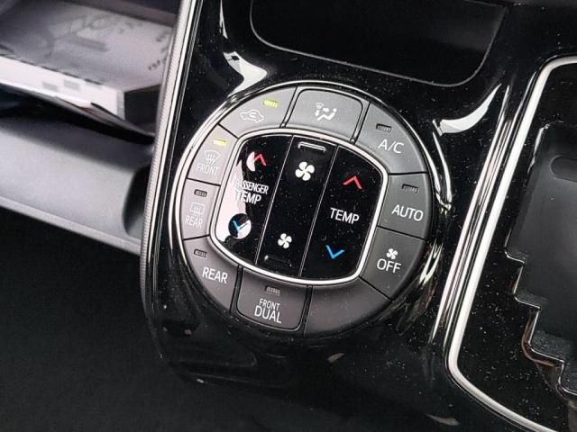 TOYOTA VOXY 2017 Image 31