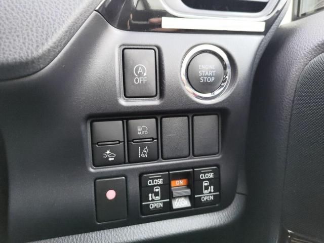 TOYOTA VOXY 2017 Image 31