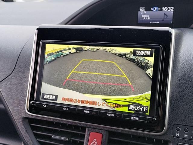 TOYOTA VOXY 2017 Image 31