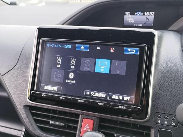 TOYOTA VOXY 2017 Image 31