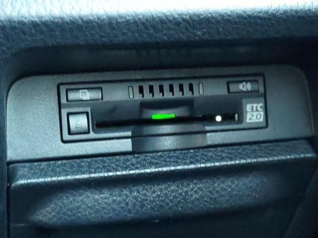 TOYOTA VOXY 2017 Image 31